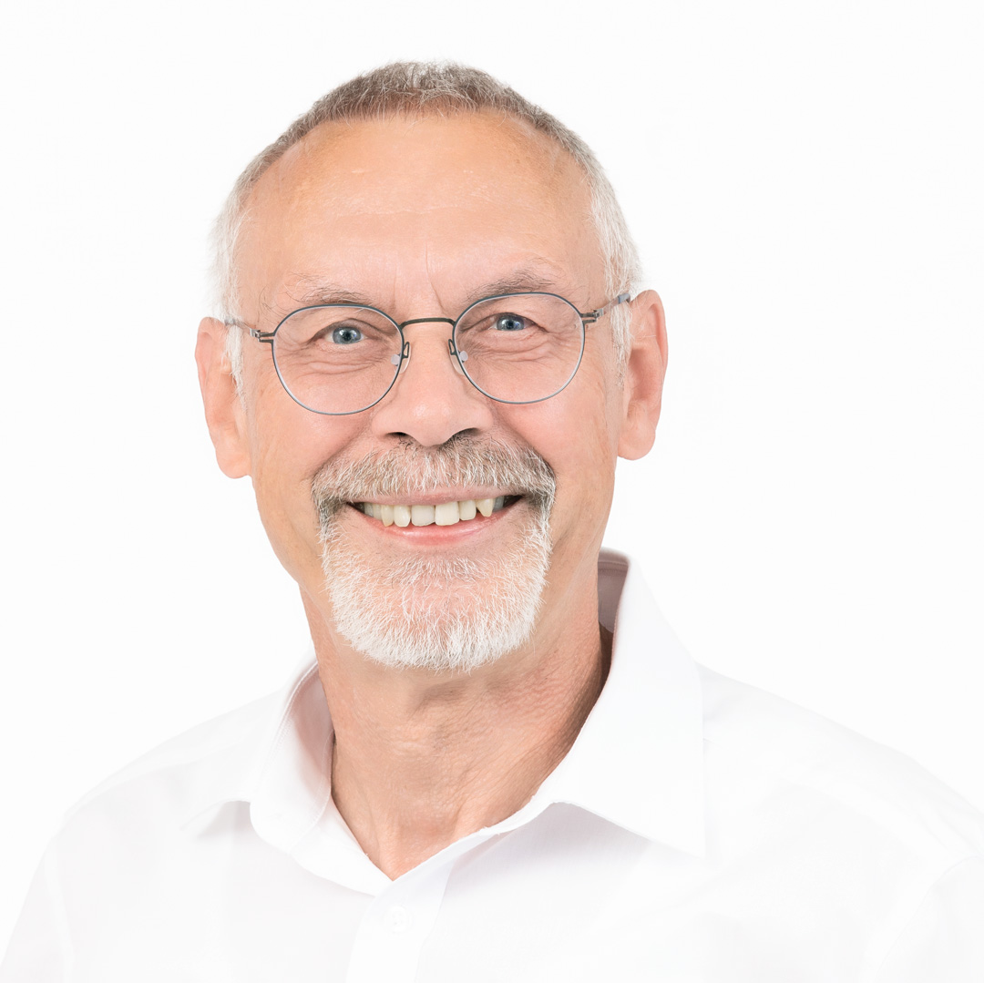 Seit 1987 ein verlässlicher Profi:
Augenoptiker Florian Hickel
überzeugt in der Optikwerkstatt
und sorgt für gnadenlose Präzision.