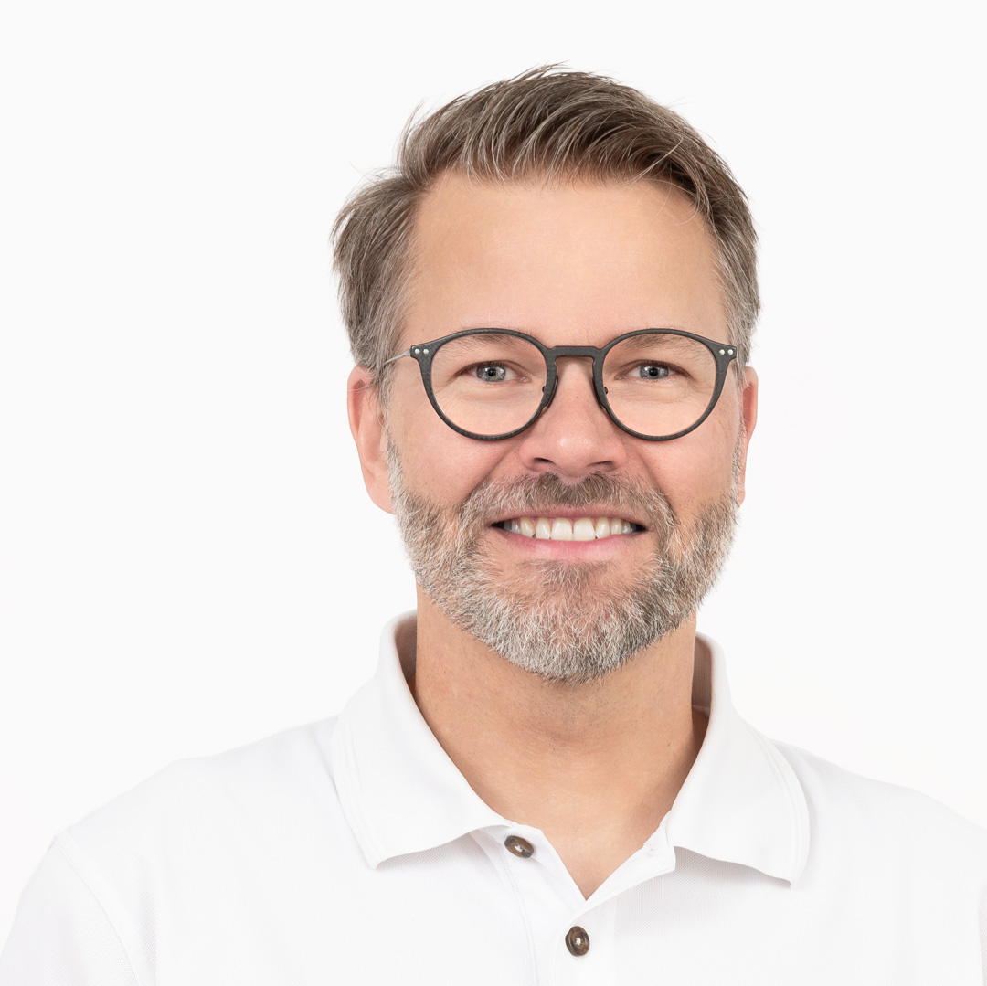 Jacob Krebs ist seit 2007 Augenoptikermeister
bei Weiss – ein
Mann für alle Fälle mit Expertise
für Sportbrillen
und Kontaktlinsen.
