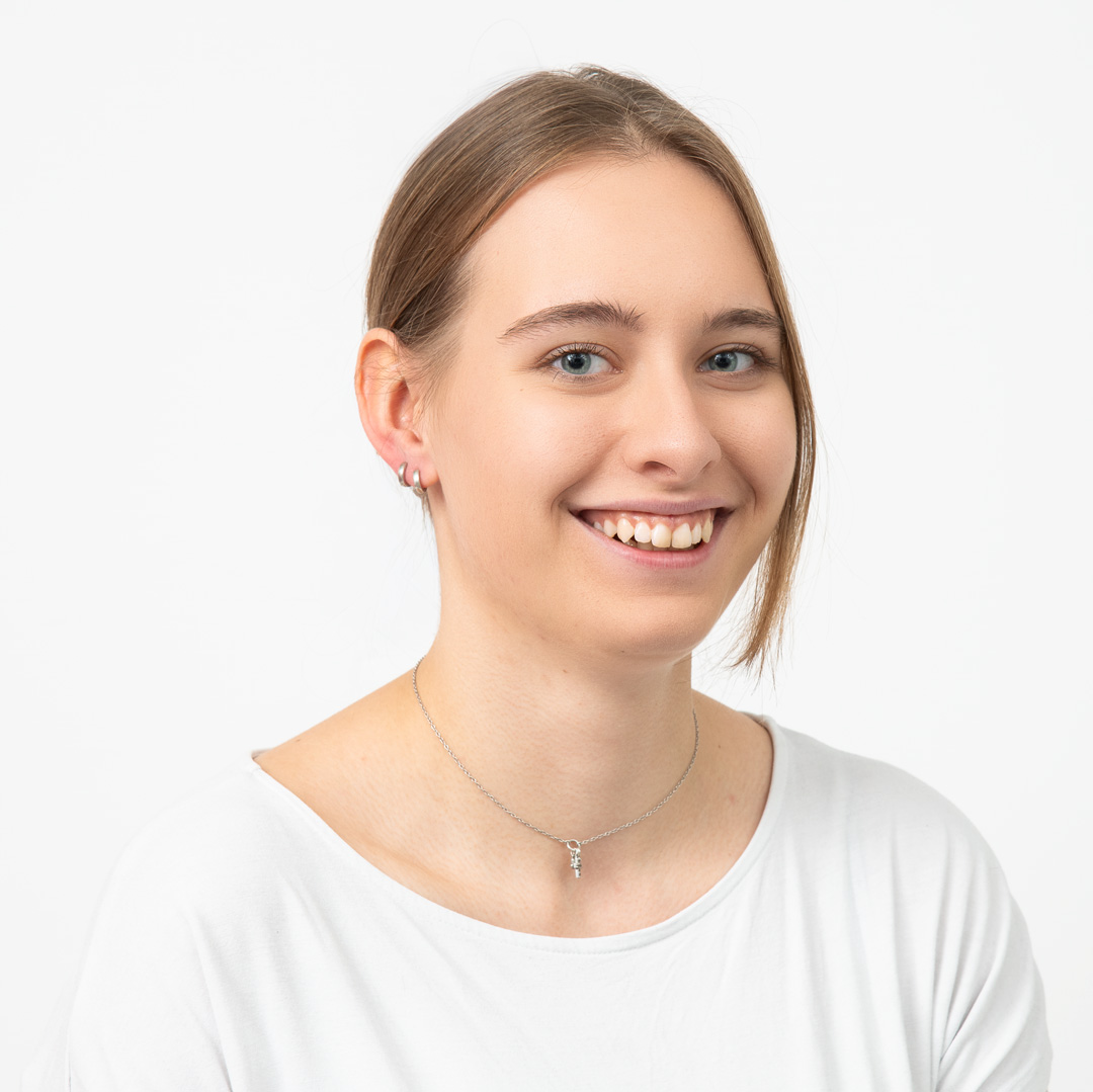 Als neue Auszubildende bei Weiss
startet Josefine Köhler in den
Einzelhandel und taucht gleichzeitig
in die Welt der Goldschmiede ein.