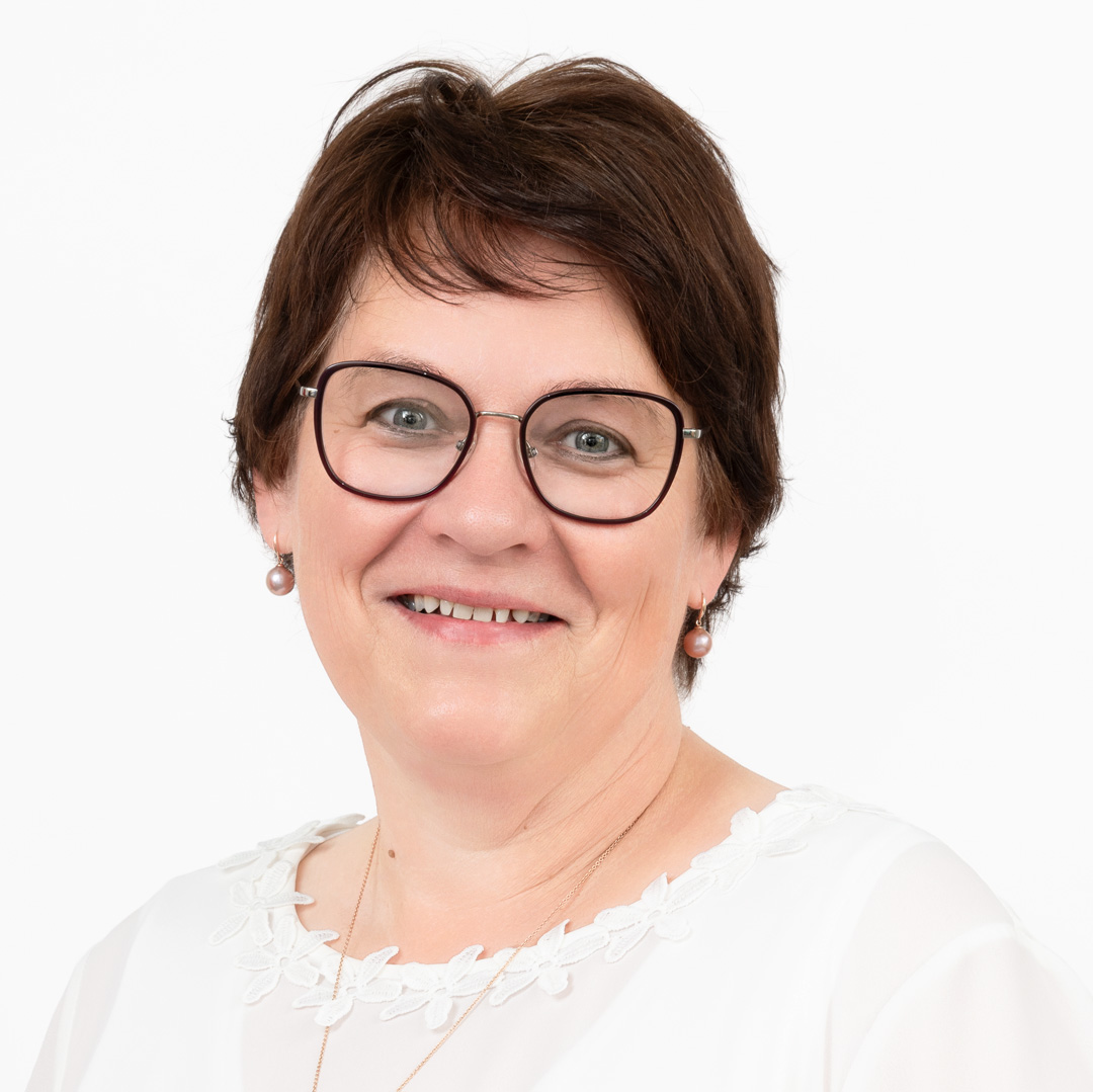 Seit 2012 kümmert sich Marlies
Böckmann um die Buchhaltung,
liebt eher klassischen Style und ist
begeistert von edlen Ohrringen.