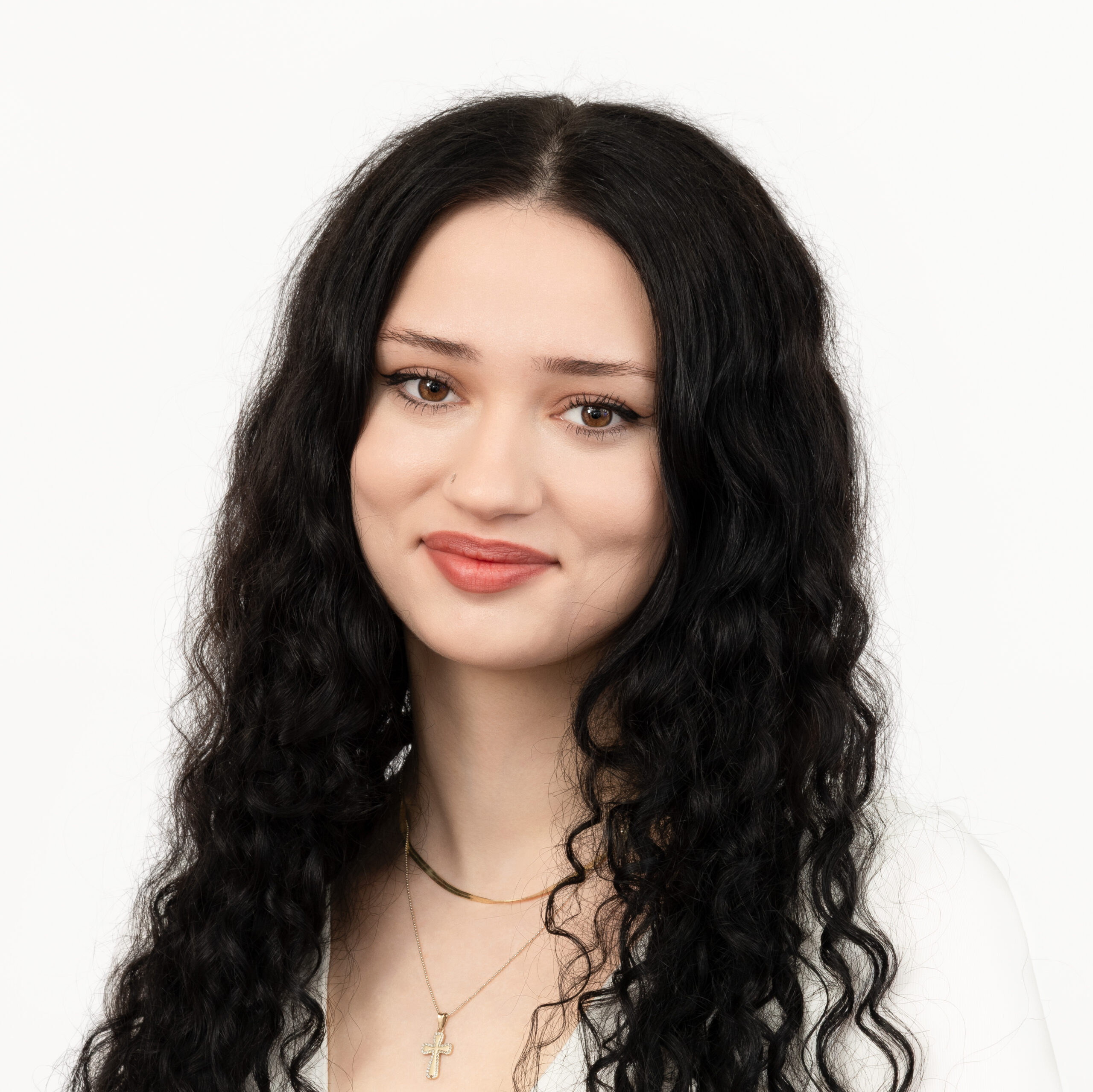 Stejsi Illia bereichert unser Team
seit letztem Jahr und sorgt dafür,
dass Schmuck und Uhren viel Freude bereiten.